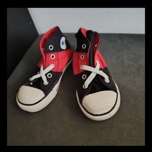 Converse toddler hightop Black and red size 7 shoe